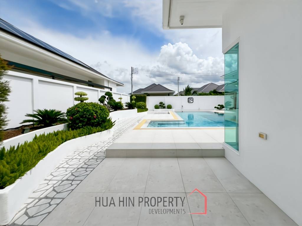 BEST DEAL : Contemporary 3-Bedroom Villa with Pool in Aria 2