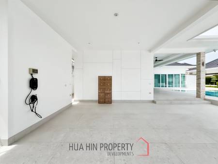 BEST DEAL : Contemporary 3-Bedroom Villa with Pool in Aria 2