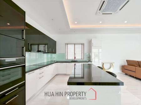 BEST DEAL : Contemporary 3-Bedroom Villa with Pool in Aria 2