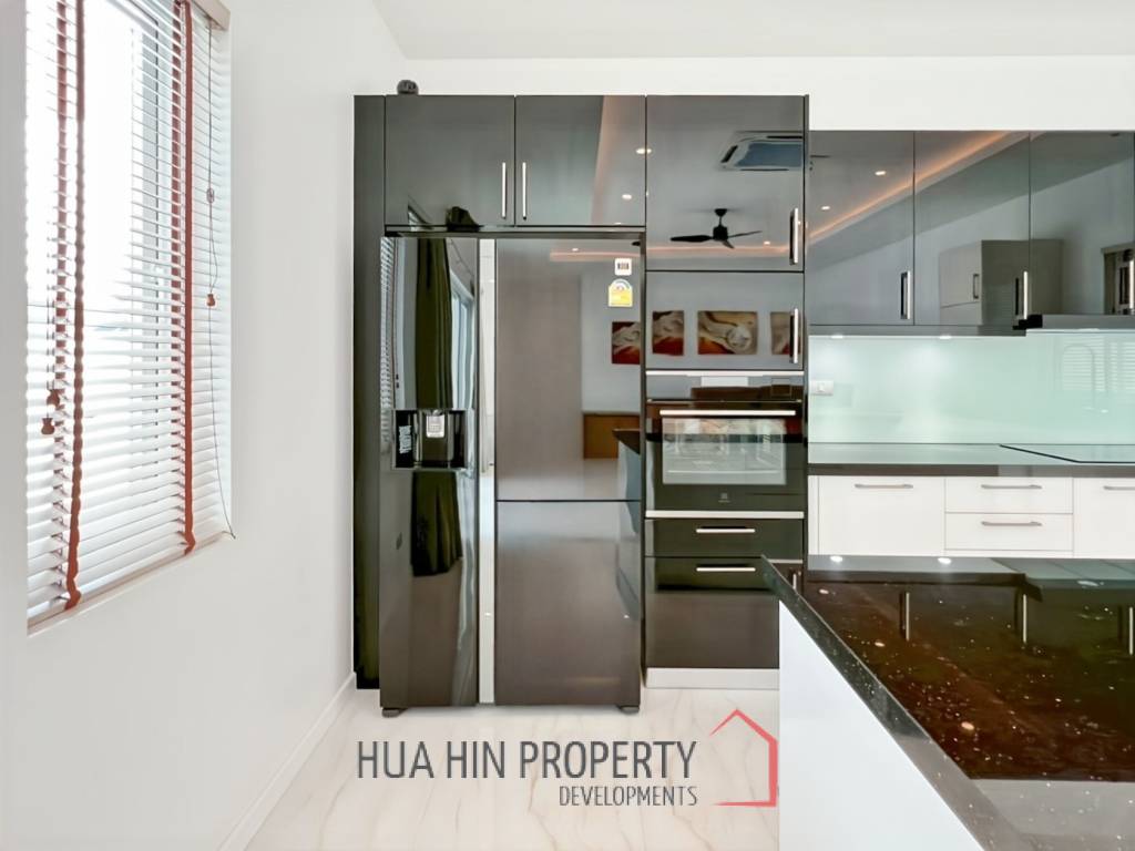 BEST DEAL : Contemporary 3-Bedroom Villa with Pool in Aria 2