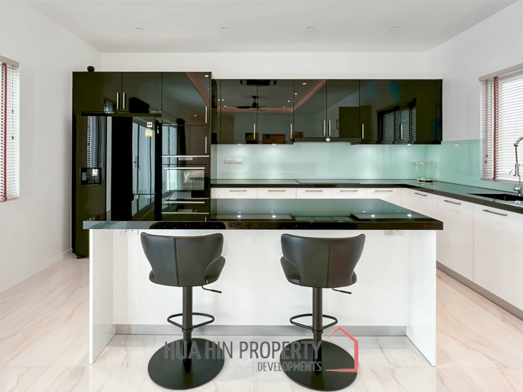 BEST DEAL : Contemporary 3-Bedroom Villa with Pool in Aria 2