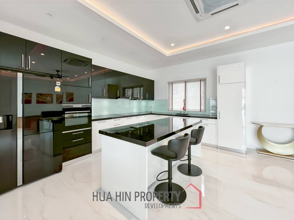 BEST DEAL : Contemporary 3-Bedroom Villa with Pool in Aria 2