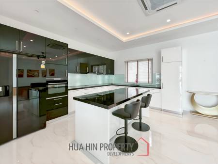 BEST DEAL : Contemporary 3-Bedroom Villa with Pool in Aria 2