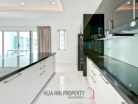 BEST DEAL : Contemporary 3-Bedroom Villa with Pool in Aria 2
