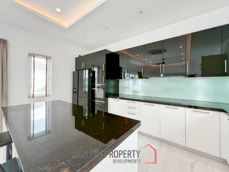 BEST DEAL : Contemporary 3-Bedroom Villa with Pool in Aria 2