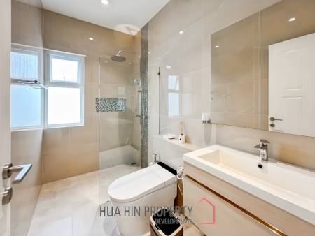 BEST DEAL : Contemporary 3-Bedroom Villa with Pool in Aria 2
