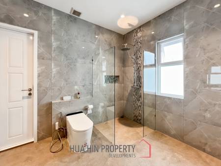 BEST DEAL : Contemporary 3-Bedroom Villa with Pool in Aria 2