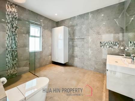 BEST DEAL : Contemporary 3-Bedroom Villa with Pool in Aria 2