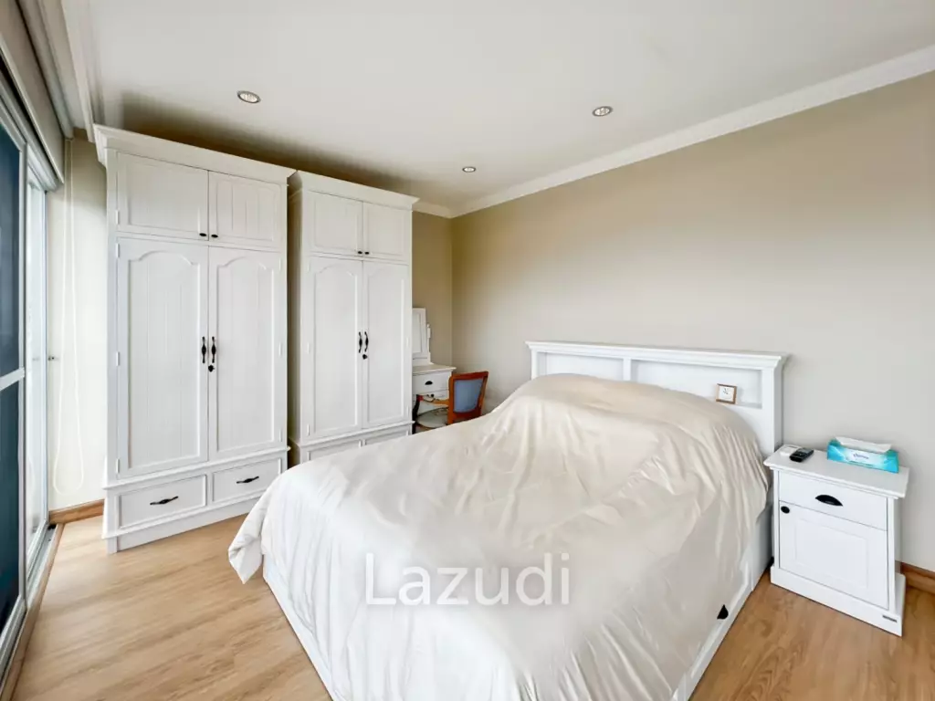 Absolute Beachfront - 2 Bedroom Condo in Baan Thew Kluen, Hua Hin
