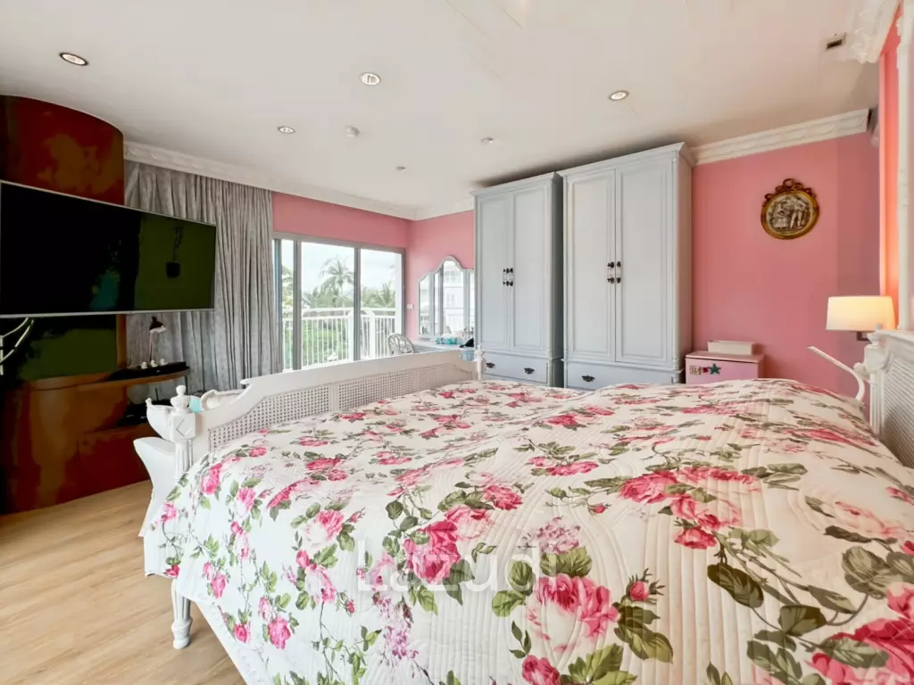 Absolute Beachfront - 2 Bedroom Condo in Baan Thew Kluen, Hua Hin