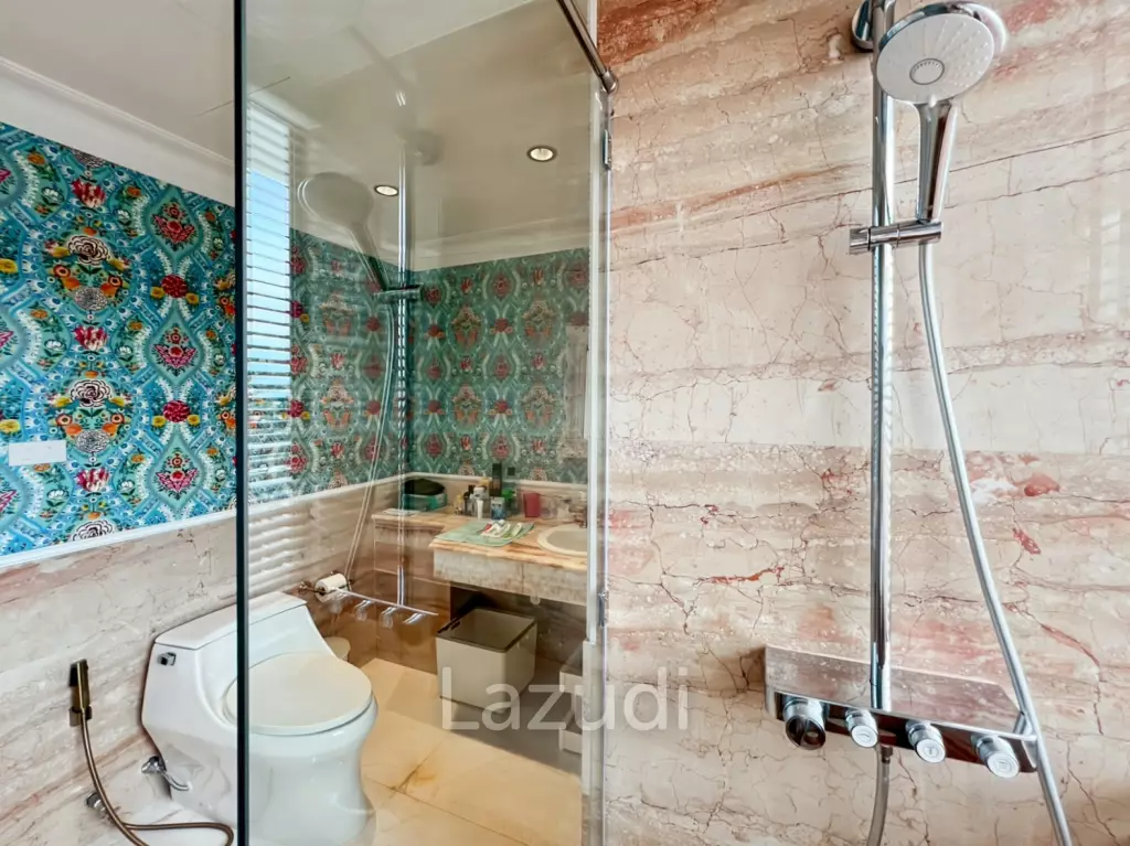 Absolute Beachfront - 2 Bedroom Condo in Baan Thew Kluen, Hua Hin