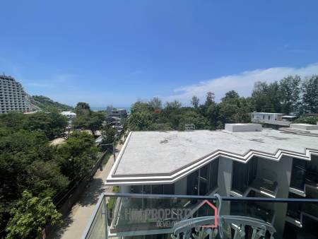 The Pine: 1 bedroom condo with sea view