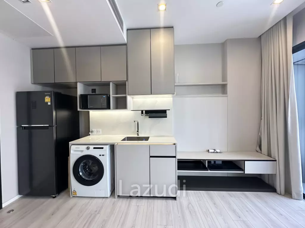 Studio 1 bathroom Condo 28 SQ.M. The Room Phayathai