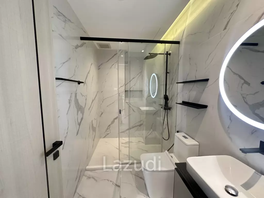 Studio 1 bathroom Condo 28 SQ.M. The Room Phayathai
