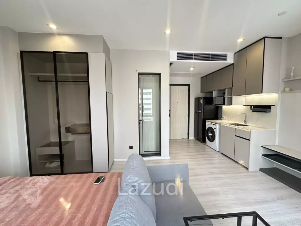 Studio 1 bathroom Condo 28 SQ.M. The Room Phayathai
