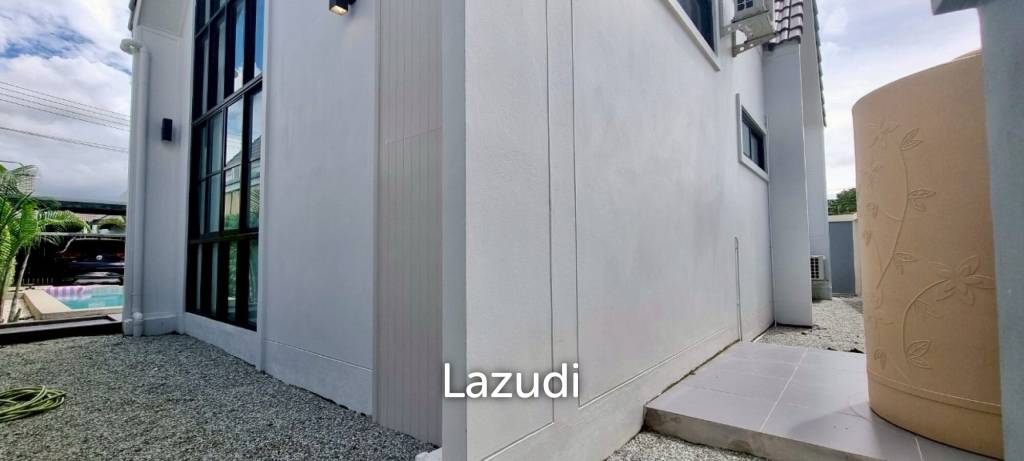3 Beds 4 Baths 210 SQ.M. Living 21 at Mabprachan