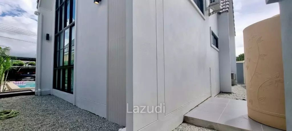3 Beds 4 Baths 210 SQ.M. Living 21 at Mabprachan