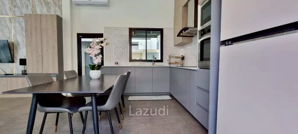 3 Beds 4 Baths 210 SQ.M. Living 21 at Mabprachan