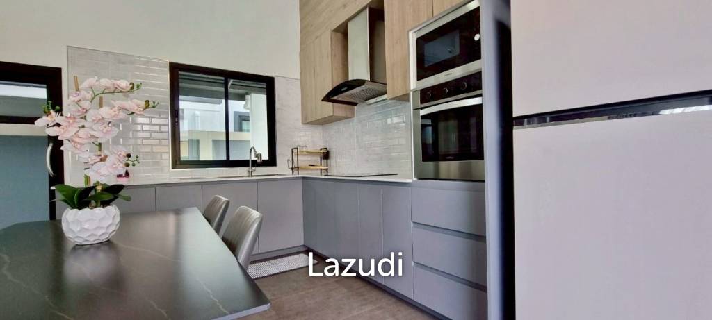 3 Beds 4 Baths 210 SQ.M. Living 21 at Mabprachan