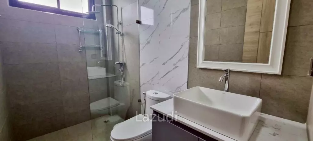 3 Beds 4 Baths 210 SQ.M. Living 21 at Mabprachan