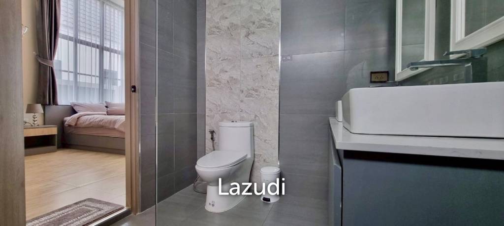 3 Beds 4 Baths 210 SQ.M. Living 21 at Mabprachan