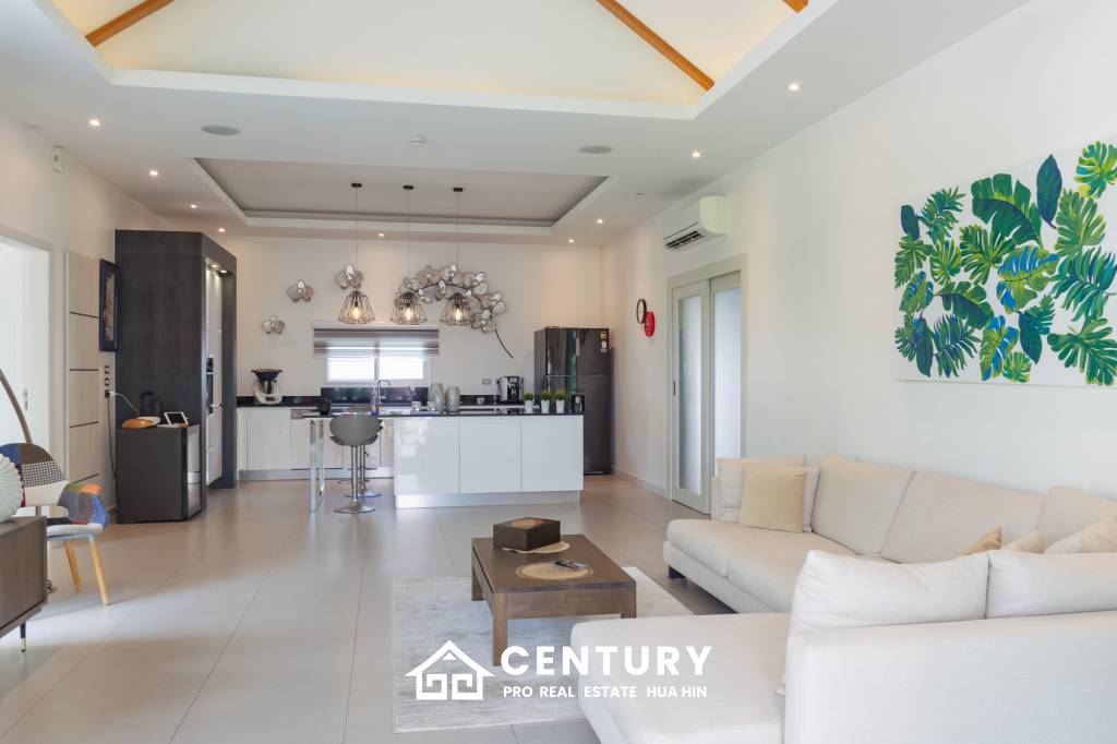 698 ตร.ม 3 เตียง 4 อาบน้ำ วิลล่า For ขาย