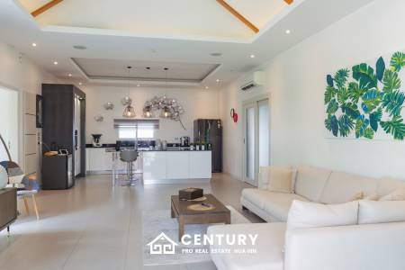 698 ตร.ม 3 เตียง 4 อาบน้ำ วิลล่า For ขาย