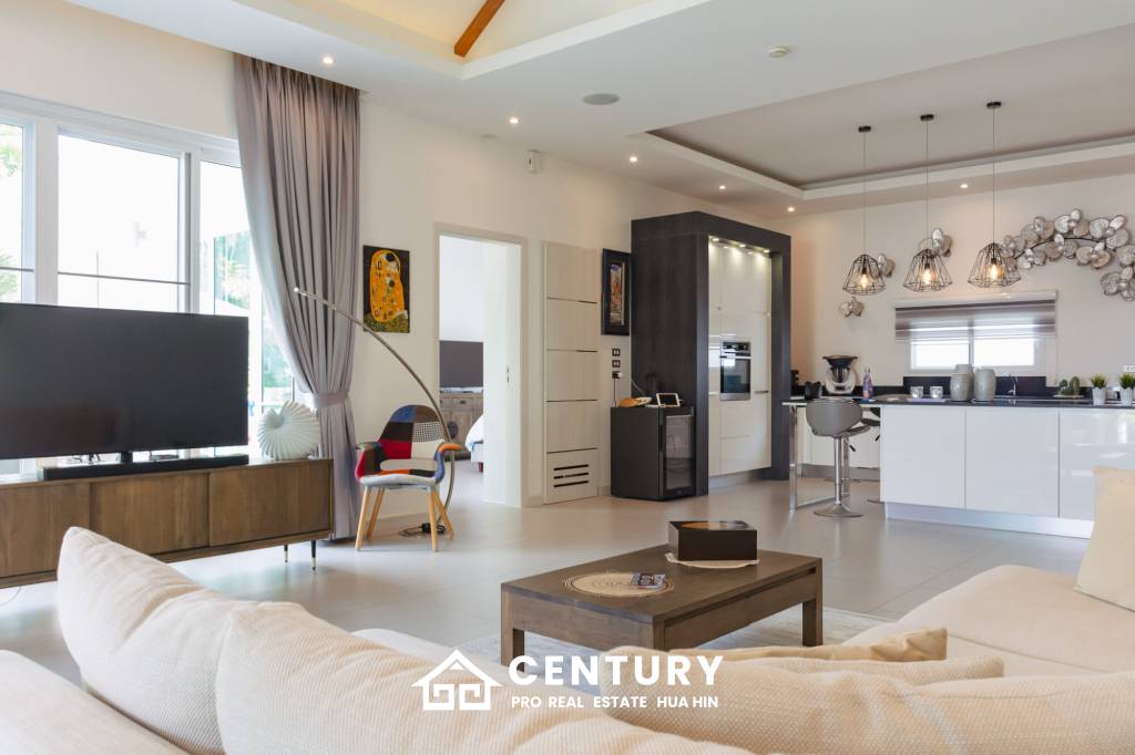 698 ตร.ม 3 เตียง 4 อาบน้ำ วิลล่า For ขาย