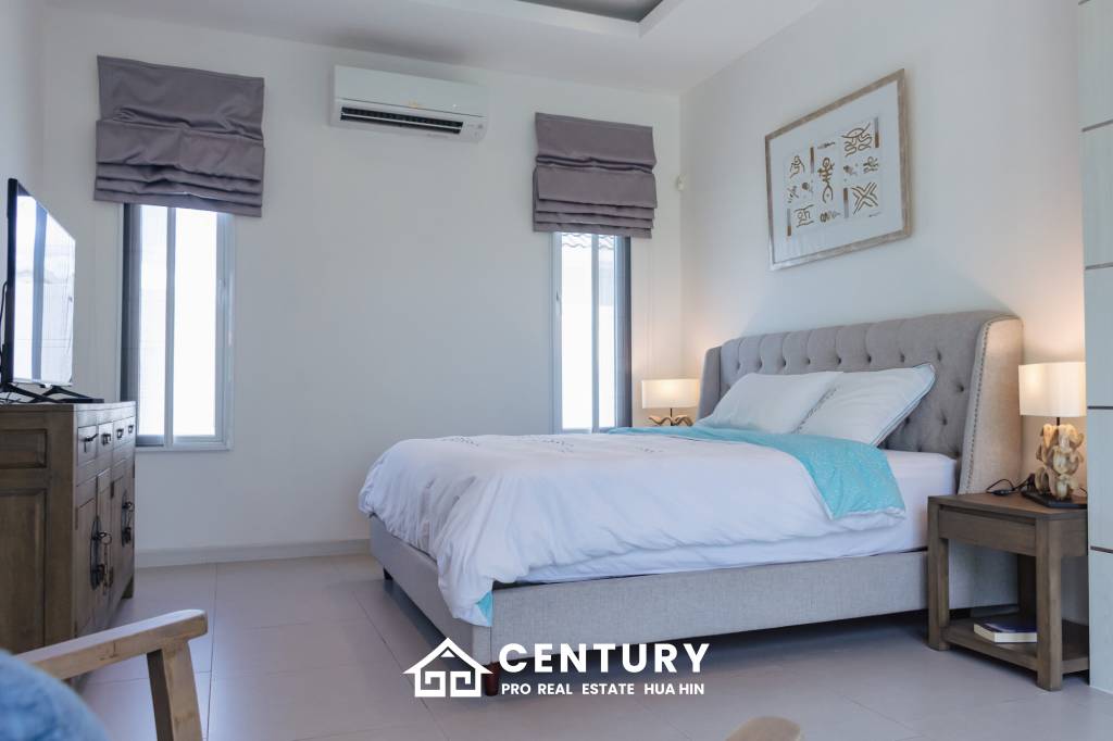 698 ตร.ม 3 เตียง 4 อาบน้ำ วิลล่า For ขาย