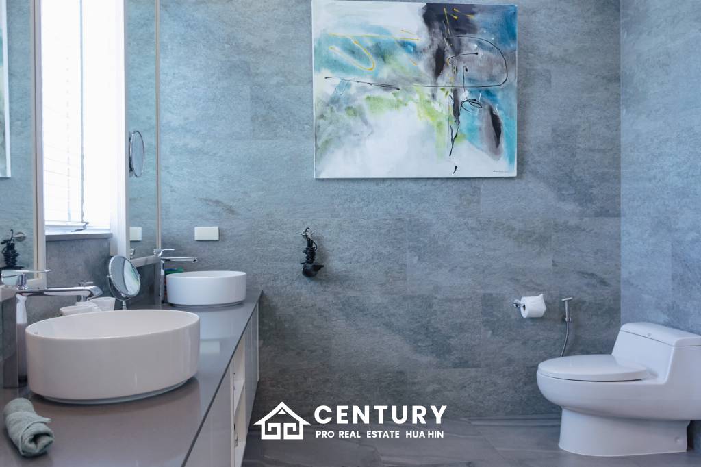 698 ตร.ม 3 เตียง 4 อาบน้ำ วิลล่า For ขาย