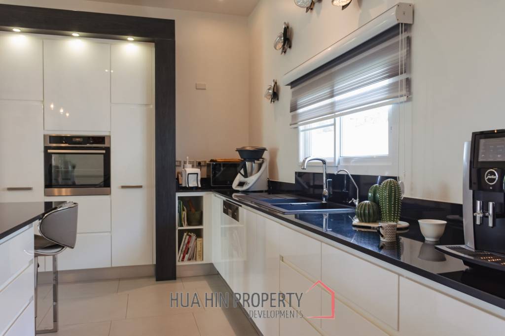 3 Bed 4 Bath 230 SQ,M Baan Phu Thara Phase 1