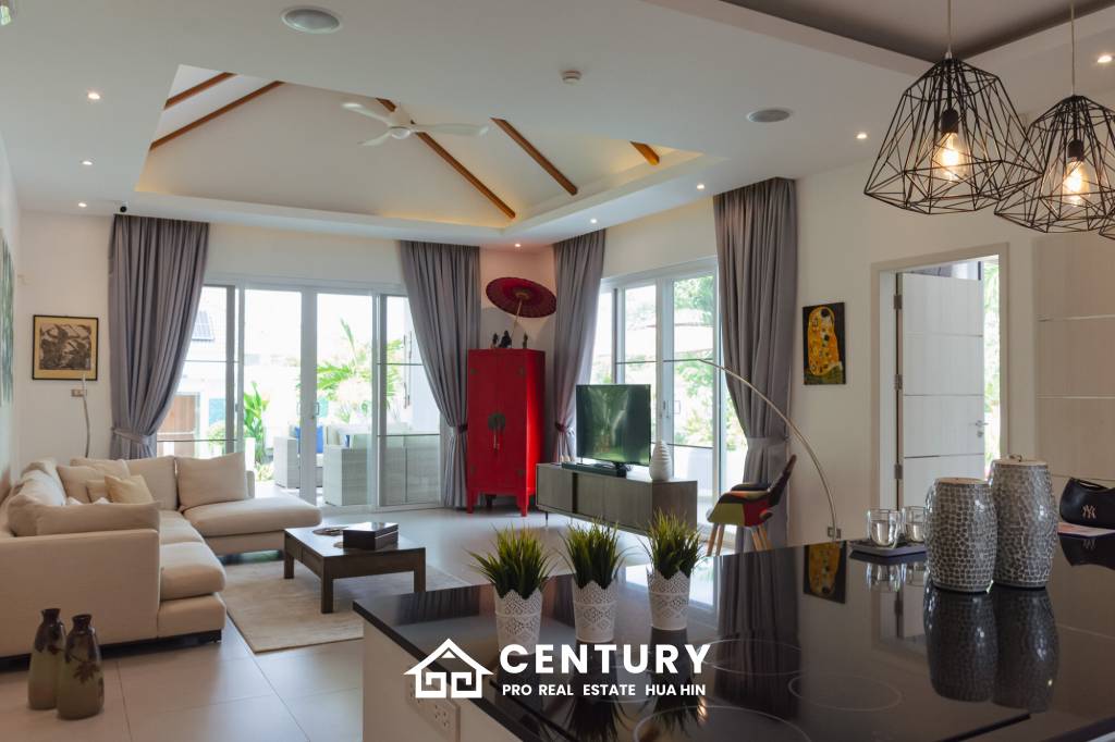 698 ตร.ม 3 เตียง 4 อาบน้ำ วิลล่า For ขาย