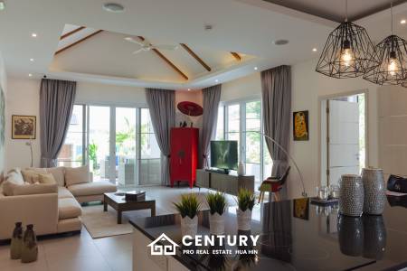 698 ตร.ม 3 เตียง 4 อาบน้ำ วิลล่า For ขาย