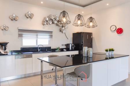 3 Bed 4 Bath 230 SQ,M Baan Phu Thara Phase 1