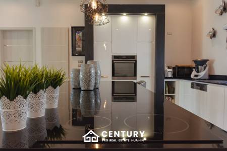 698 ตร.ม 3 เตียง 4 อาบน้ำ วิลล่า For ขาย