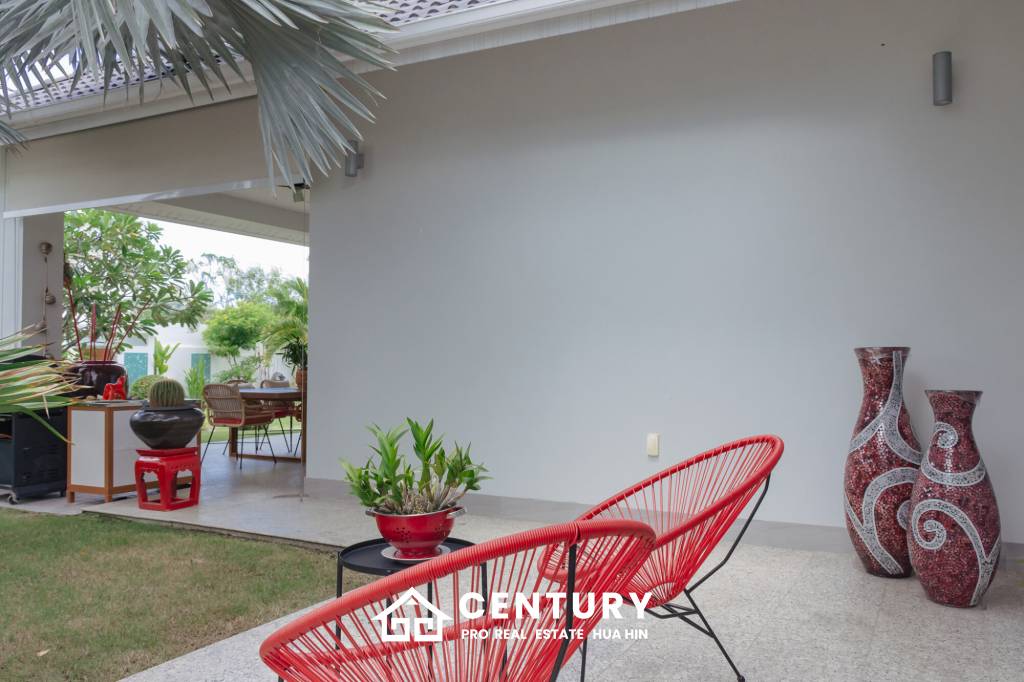 698 ตร.ม 3 เตียง 4 อาบน้ำ วิลล่า For ขาย