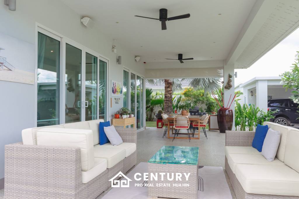 698 ตร.ม 3 เตียง 4 อาบน้ำ วิลล่า For ขาย