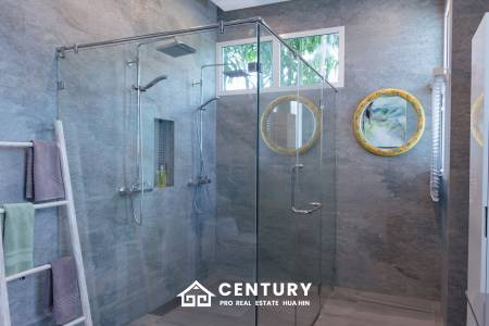 698 ตร.ม 3 เตียง 4 อาบน้ำ วิลล่า For ขาย