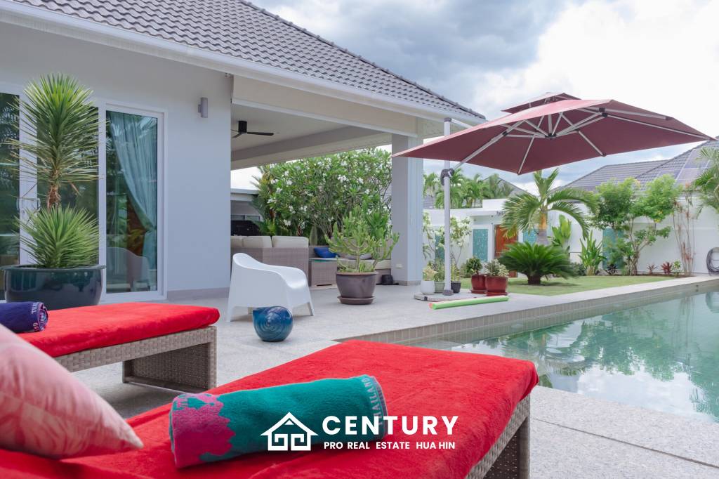 698 ตร.ม 3 เตียง 4 อาบน้ำ วิลล่า For ขาย