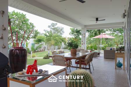 698 ตร.ม 3 เตียง 4 อาบน้ำ วิลล่า For ขาย