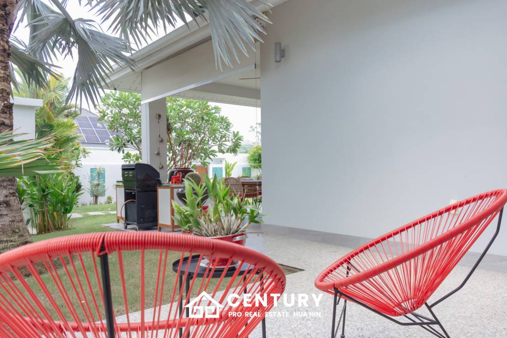 698 ตร.ม 3 เตียง 4 อาบน้ำ วิลล่า For ขาย