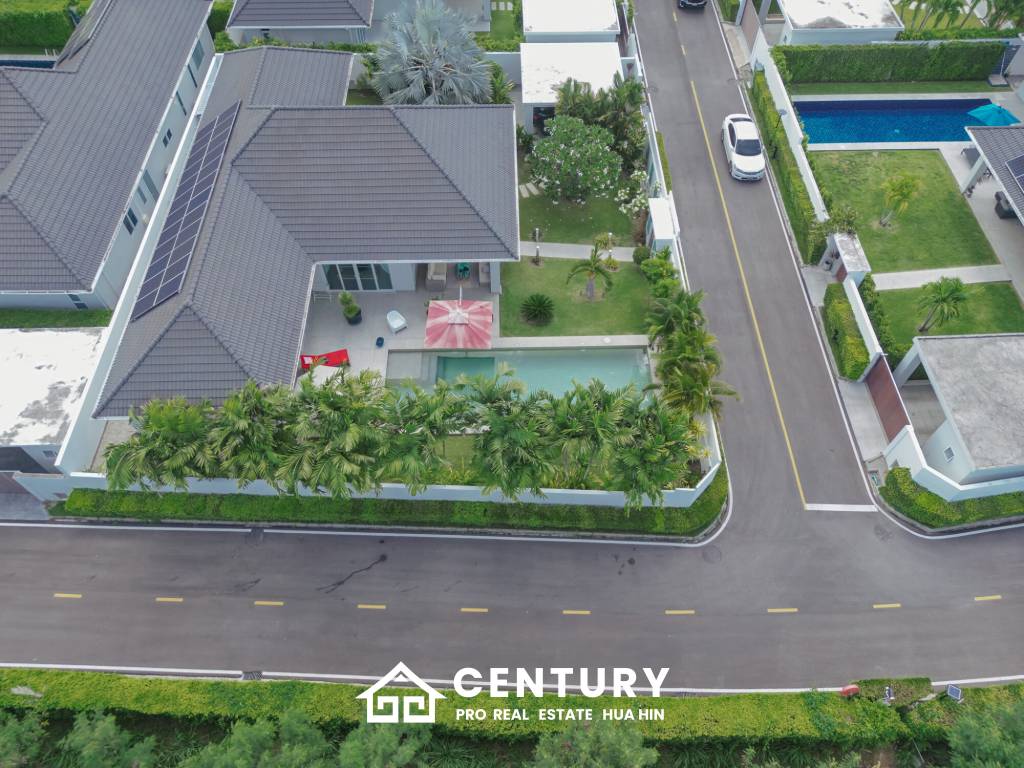 698 ตร.ม 3 เตียง 4 อาบน้ำ วิลล่า For ขาย