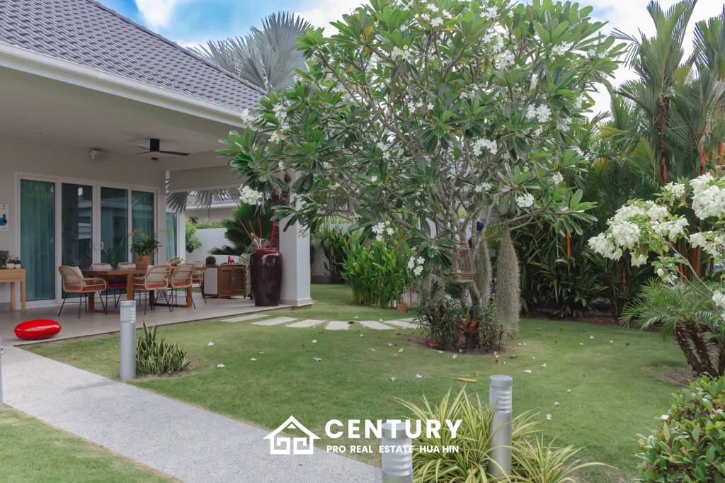 698 ตร.ม 3 เตียง 4 อาบน้ำ วิลล่า For ขาย