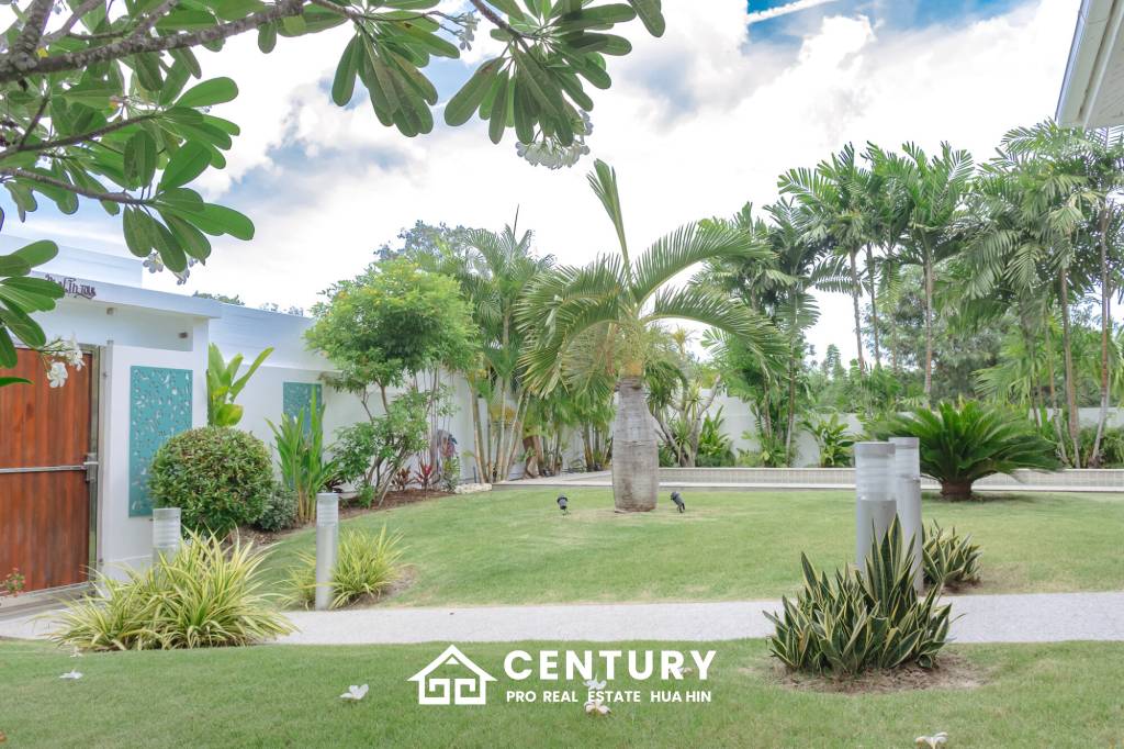 698 ตร.ม 3 เตียง 4 อาบน้ำ วิลล่า For ขาย