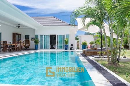 ARIA 2: Herrliche 3 Schlafzimmer Pool Villa mit schönem Garten