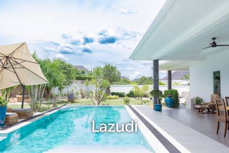 ARIA 2: วิลล่าริมสระว่ายน้ำสุดตระการตา 3 ห้องนอนพร้อมสวนสวย