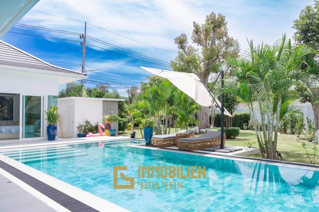 ARIA 2: Herrliche 3 Schlafzimmer Pool Villa mit schönem Garten