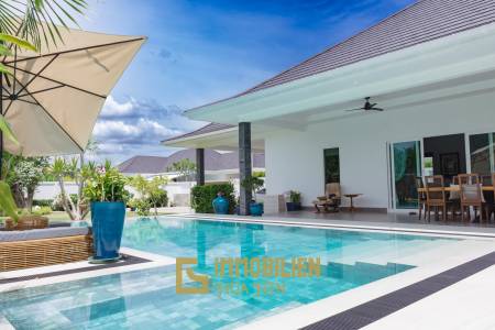 ARIA 2: Herrliche 3 Schlafzimmer Pool Villa mit schönem Garten