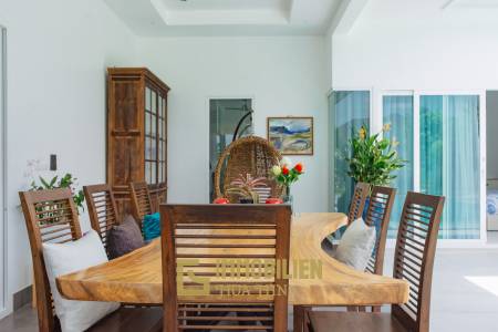 ARIA 2: Herrliche 3 Schlafzimmer Pool Villa mit schönem Garten