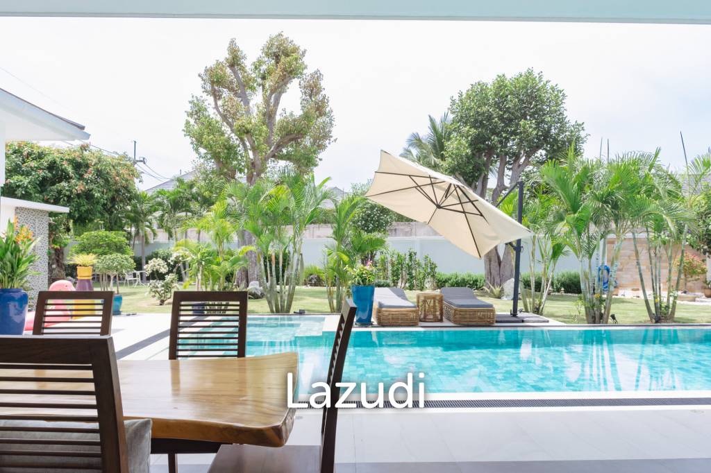 ARIA 2: วิลล่าริมสระว่ายน้ำสุดตระการตา 3 ห้องนอนพร้อมสวนสวย